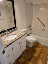 2015 S Tuttle Ave in Sarasota, FL - Building Photo - Building Photo