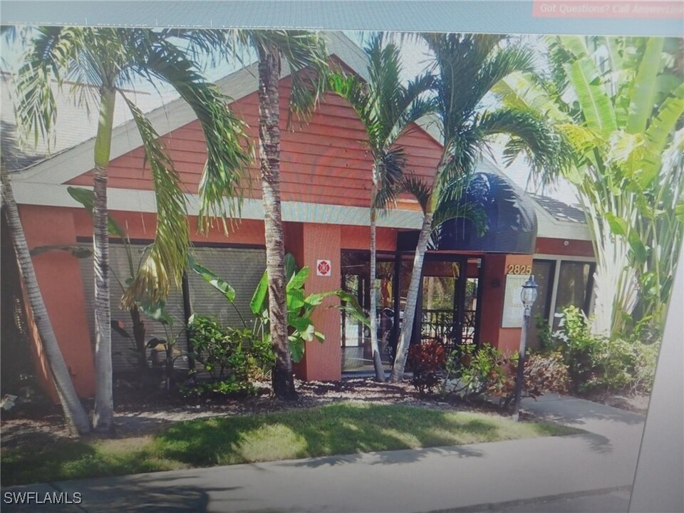 2855 Winkler Ave in Ft. Myers, FL - Foto de edificio