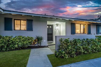 206 Club Dr in Palm Beach Gardens, FL - Building Photo - Building Photo
