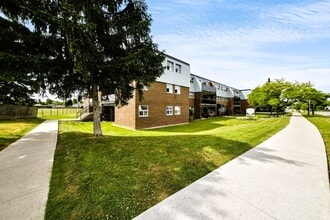 7030 Casey St in Niagara Falls, ON - Building Photo - Building Photo
