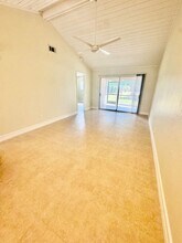 9313 Lennex Ln in Ft. Myers, FL - Foto de edificio - Building Photo