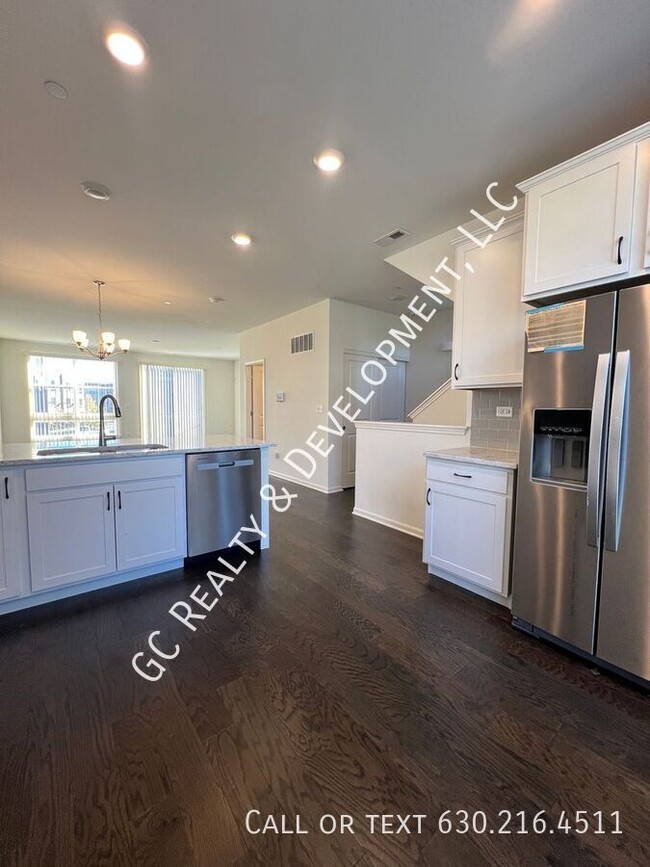 2217 Parkside Dr in Schaumburg, IL - Building Photo - Building Photo