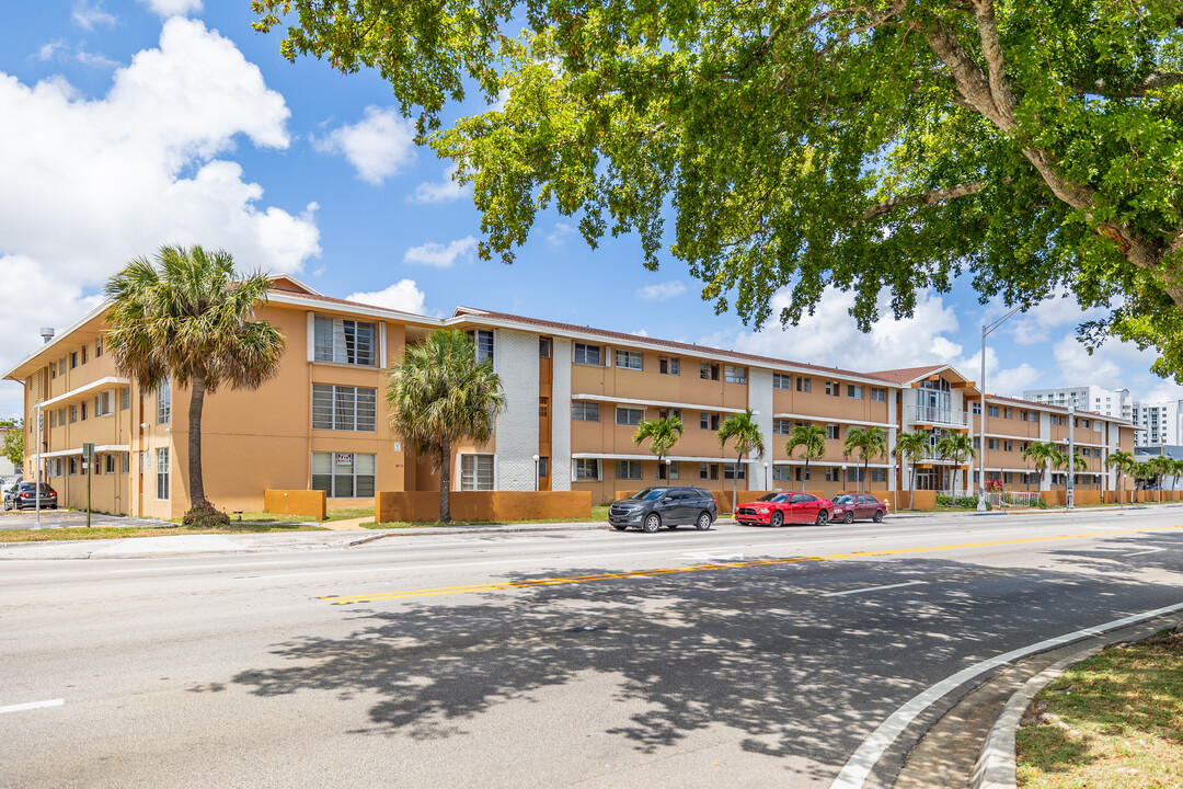 West Flagler Condominiums in Coral Gables, FL - Building Photo