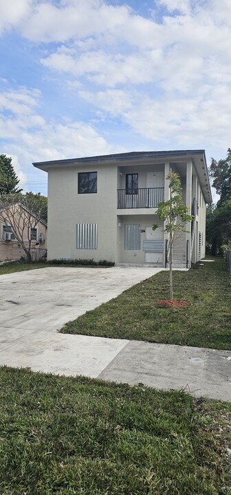 1740 NW 66th St in Miami, FL - Building Photo