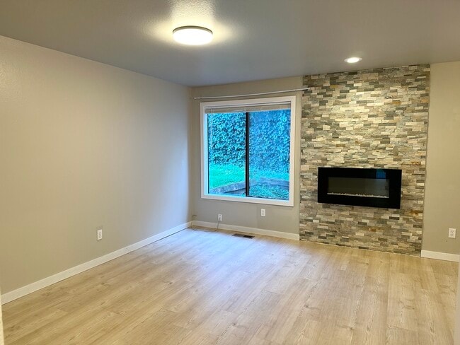 12713 NE 83rd Ct in Kirkland, WA - Building Photo - Building Photo