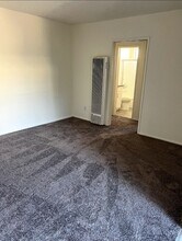 2341 Portland St, Unit 1 bd/1 bth in Los Angeles, CA - Foto de edificio - Building Photo