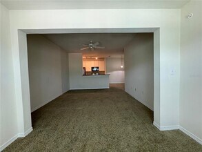 5459 Vineland Rd in Orlando, FL - Building Photo - Building Photo