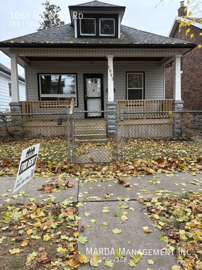1063 Hickory Rd in Windsor, ON - Building Photo - Building Photo
