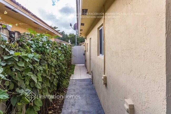 18001 SW 139th Path in Miami, FL - Building Photo - Building Photo