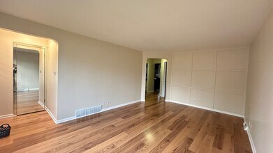 7520 W Carmen Ave in Harwood Heights, IL - Foto de edificio - Building Photo