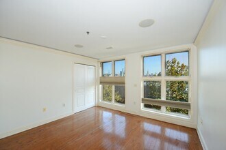 812 Grand St in Hoboken, NJ - Building Photo - Building Photo