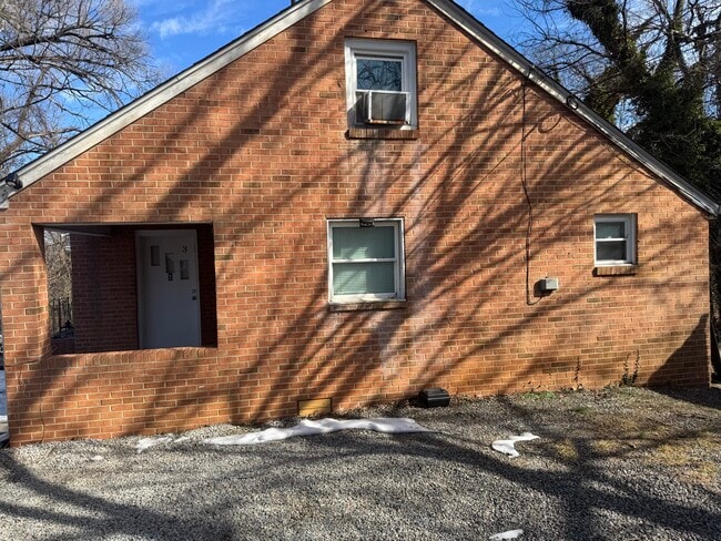 603 Strand Rd NE in Roanoke, VA - Building Photo - Building Photo