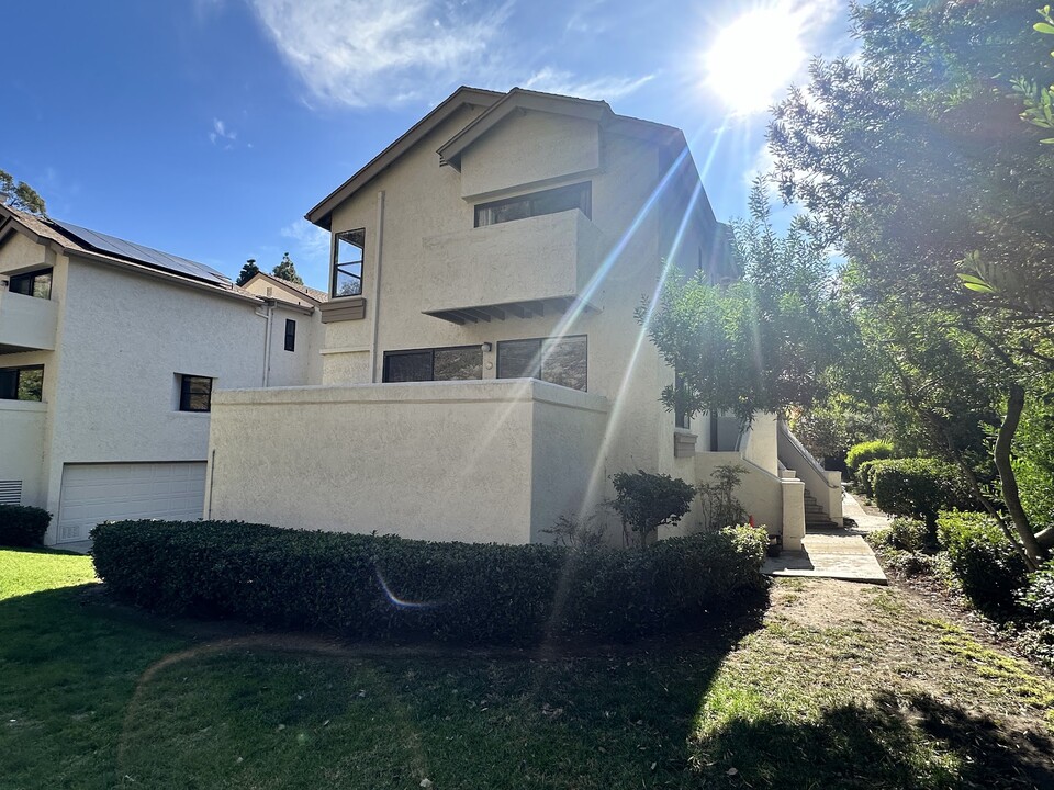 2732 Ariane Dr in San Diego, CA - Building Photo