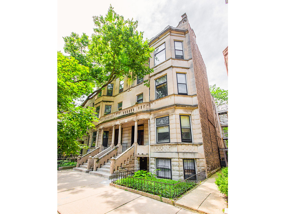 1834 N. Orleans St. in Chicago, IL - Building Photo