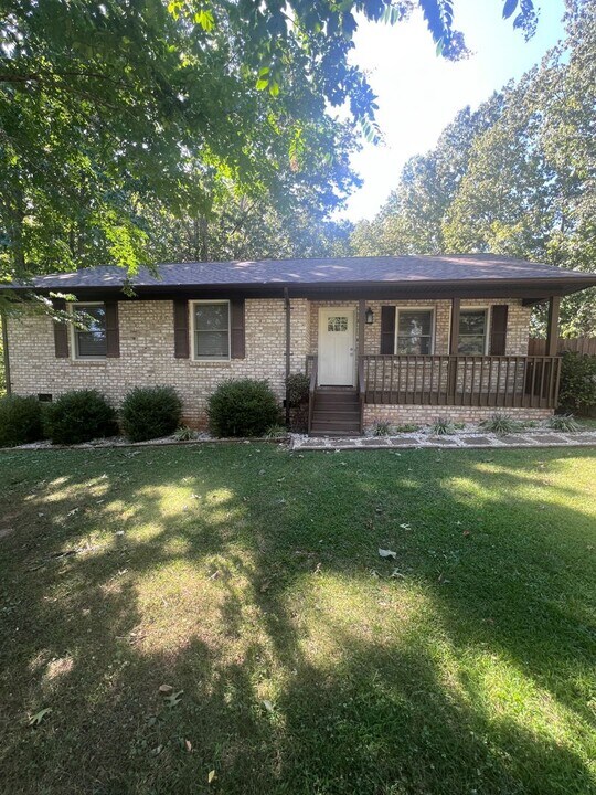 18 Armistead Ln in Rustburg, VA - Building Photo