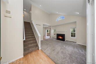 38282 Saratoga Cir in Farmington Hills, MI - Building Photo - Building Photo