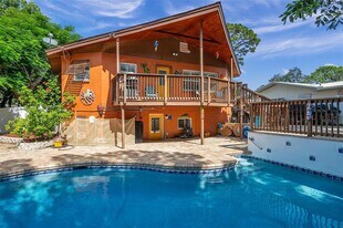 1261 12th Ct SW in Largo, FL - Building Photo