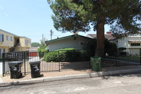 22745-7 Del Valle St in Woodland Hills, CA - Foto de edificio - Building Photo