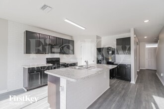 35702 Jenny Lynne Cir in Zephyrhills, FL - Building Photo - Building Photo