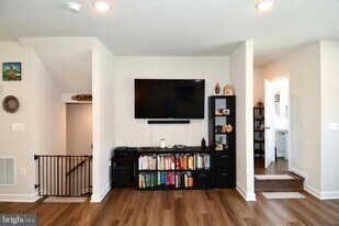 7211 Mountaineer Dr in Alexandria, VA - Building Photo