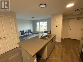 801 Glenroy Gilbert Dr in Ottawa, ON - Building Photo - Building Photo