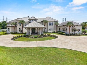 4043 Maranatha Dr in Sugar Land, TX - Building Photo - Building Photo