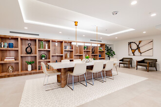 Alture Westland in Hialeah, FL - Foto de edificio - Building Photo