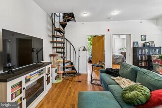 303 S 11th St in Philadelphia, PA - Building Photo - Building Photo
