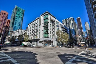 645 W 9th St, Unit 201 in Los Angeles, CA - Building Photo