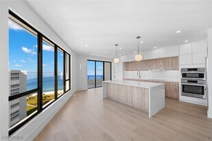 4451 Gulf Shore Blvd N in Naples, FL - Building Photo