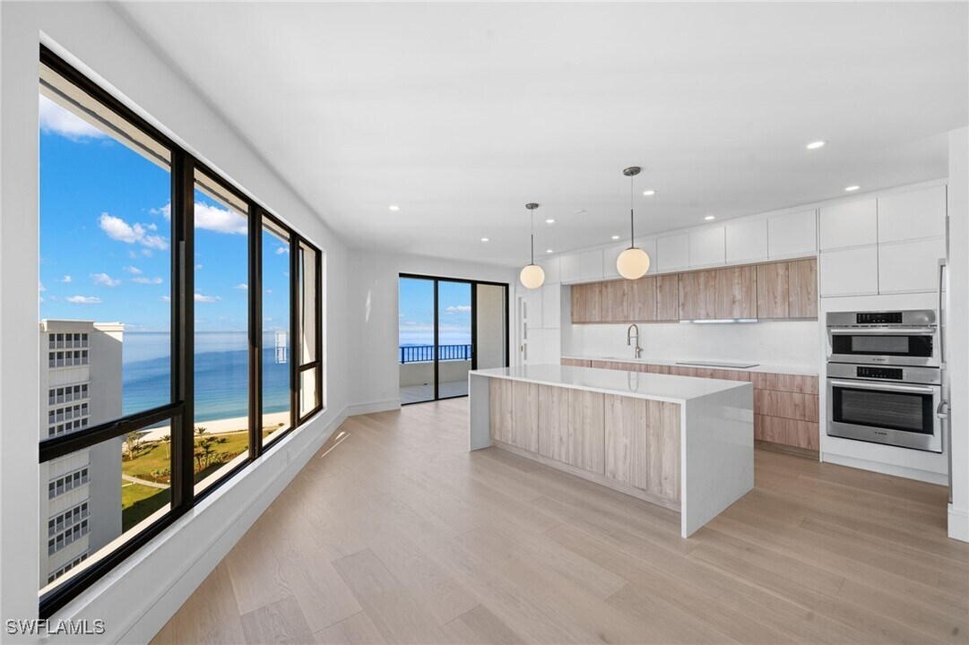 4451 Gulf Shore Blvd N in Naples, FL - Building Photo