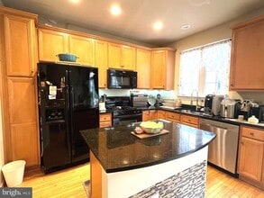 7039 Little Thames Drive in Gainesville, VA - Building Photo - Building Photo