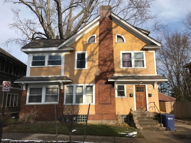 709 Hawthorne St NE in Grand Rapids, MI - Building Photo - Building Photo