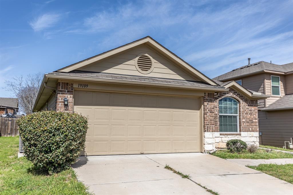 19109 Great Falls Dr in Manor, TX - Building Photo
