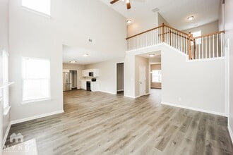 3302 Summer Brooke Ln in Union City, GA - Foto de edificio - Building Photo