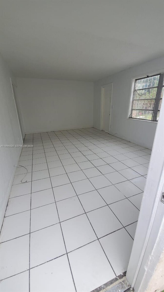 2980 NW 91st St in Miami, FL - Building Photo - Building Photo