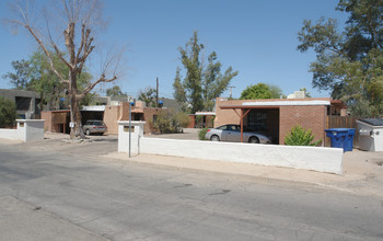 Adobe Casitas in Tucson, AZ - Foto de edificio - Building Photo