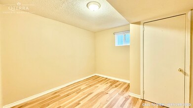 133 Shawnee Cir in Toronto, ON - Building Photo - Building Photo