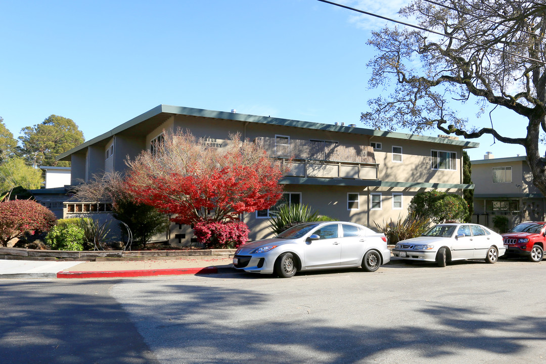 3 Mulberry Ct in Belmont, CA - Foto de edificio