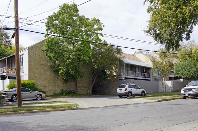 Alamo Heights in San Antonio, TX - Building Photo - Building Photo