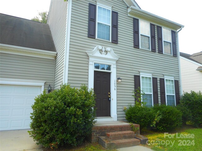 1058 Pepperwood Pl in Lake Wylie, SC - Foto de edificio - Building Photo