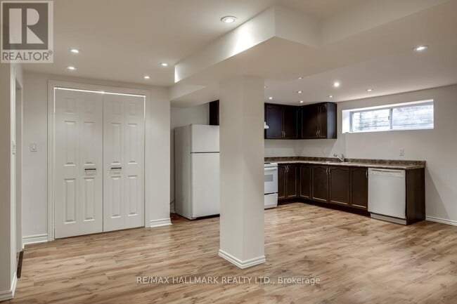 5 Penzance Dr in Toronto, ON - Building Photo - Building Photo