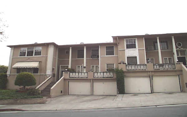 1105-1109 Alta Loma Rd in West Hollywood, CA - Foto de edificio - Building Photo