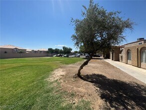 575 Roxella Ln in Las Vegas, NV - Building Photo - Building Photo