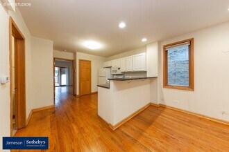 2157 W Addison St in Chicago, IL - Building Photo - Building Photo