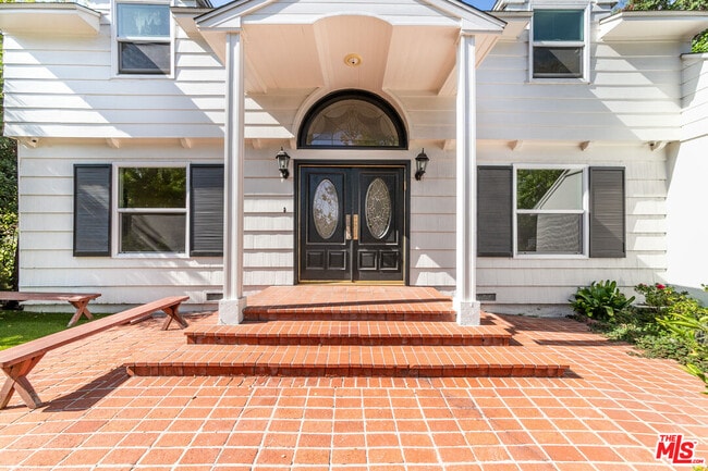 661 Warner Ave in Los Angeles, CA - Building Photo - Building Photo