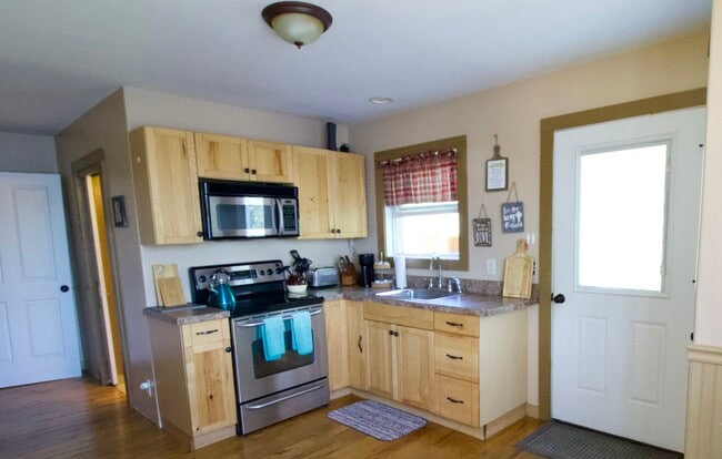 8 W Shore Rd, Unit #1 in Nelson, NH - Building Photo - Building Photo