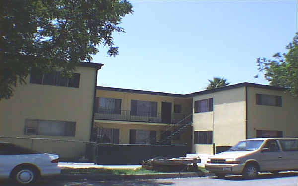 7800 Jaboneria Rd in Bell Gardens, CA - Building Photo