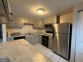 327 James St in Falls Church, VA - Building Photo - Building Photo