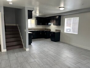 7838 S San Pedro St in Los Angeles, CA - Building Photo - Building Photo